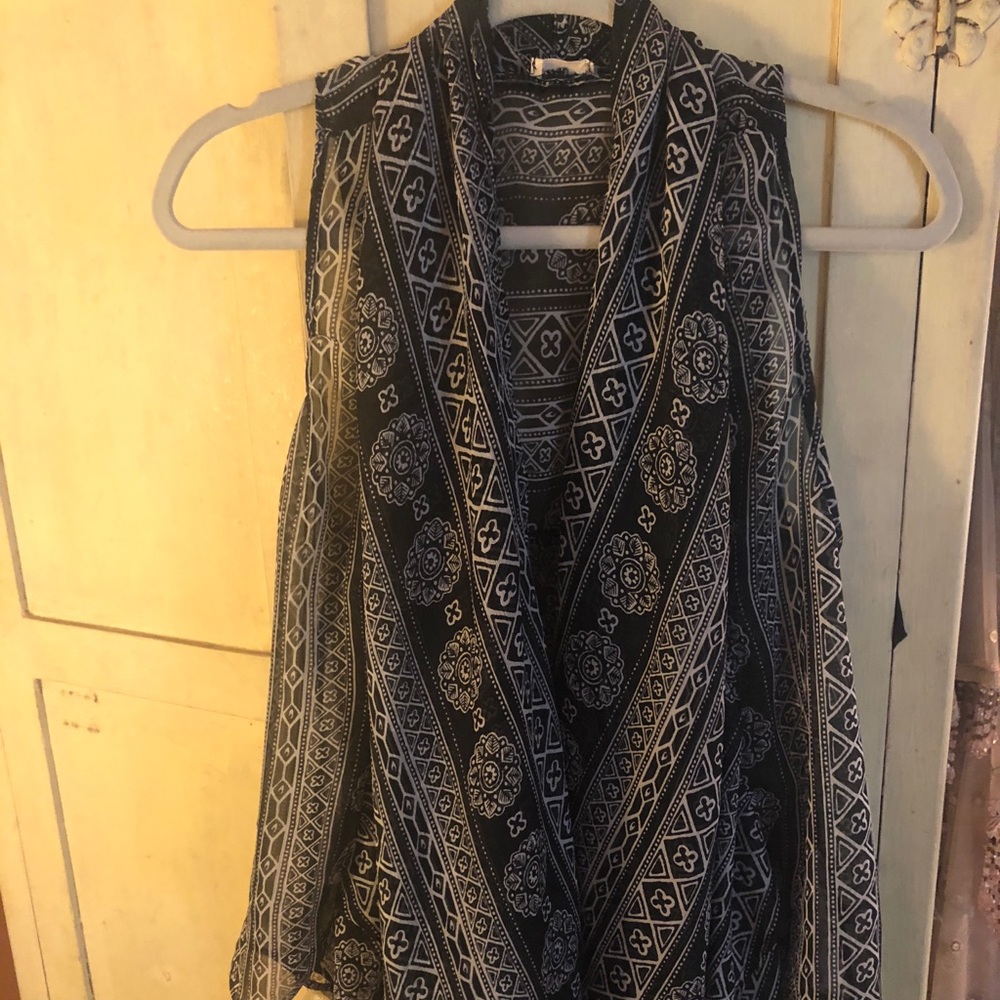 New hollister black and white vest kimono jacket